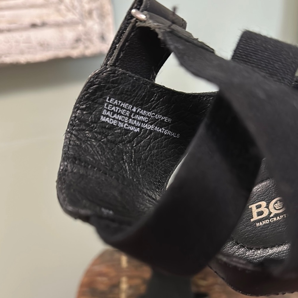 Born Women's Black Strappy Flats - Picture 5 of 13